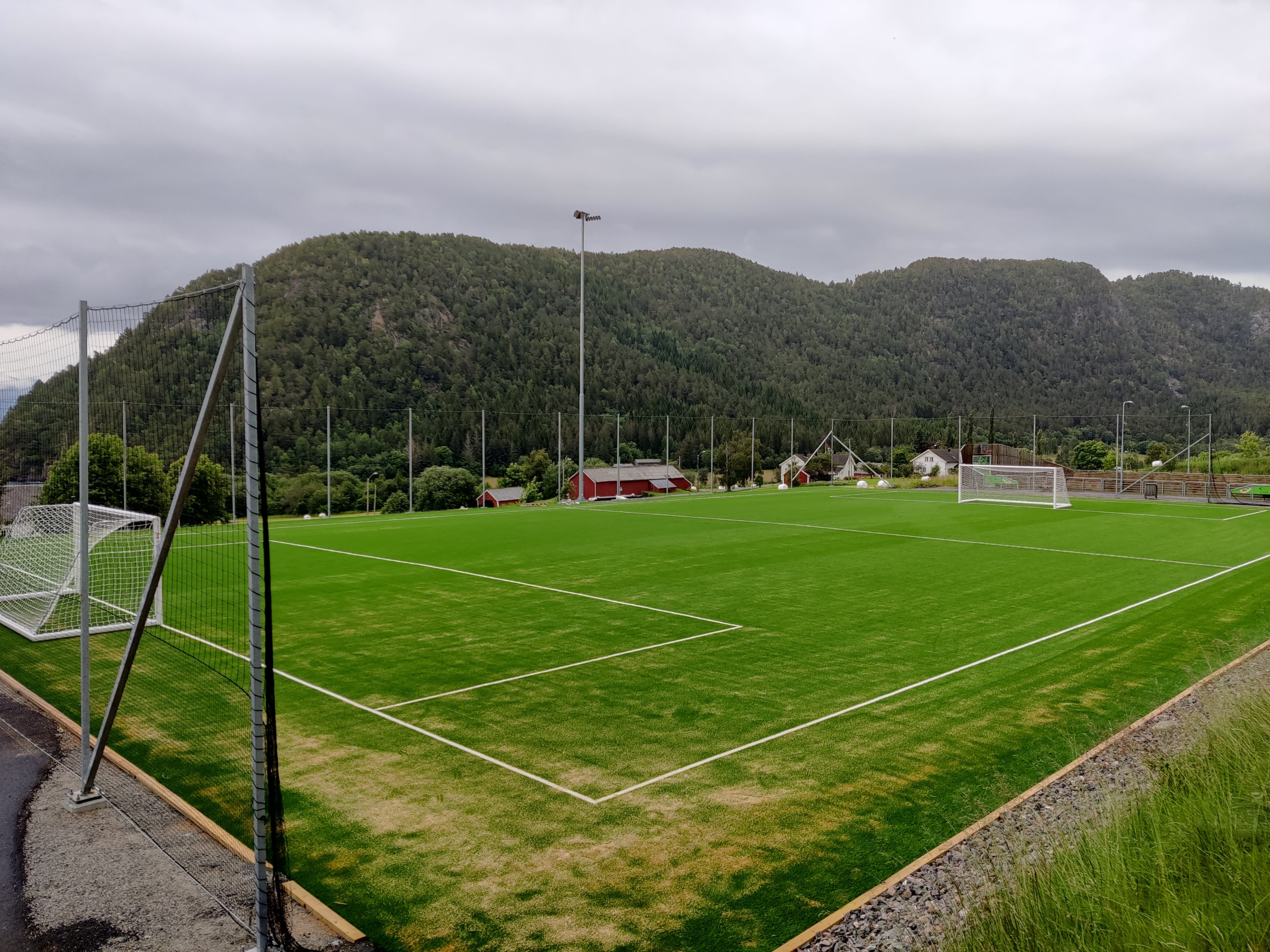 Kunstgressbanen klar til bruk